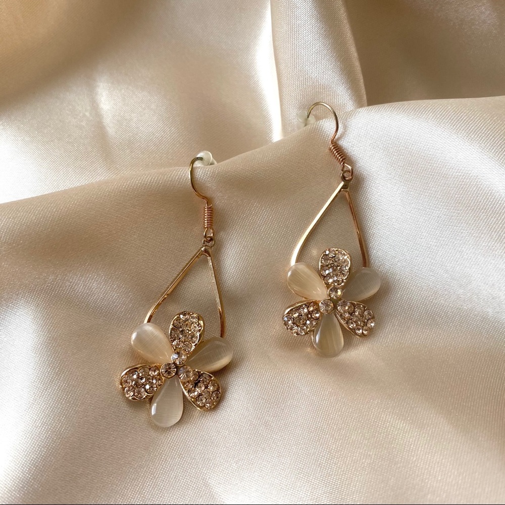 Flowers Rhinestone Panel Earrings - Picture 4 of 8